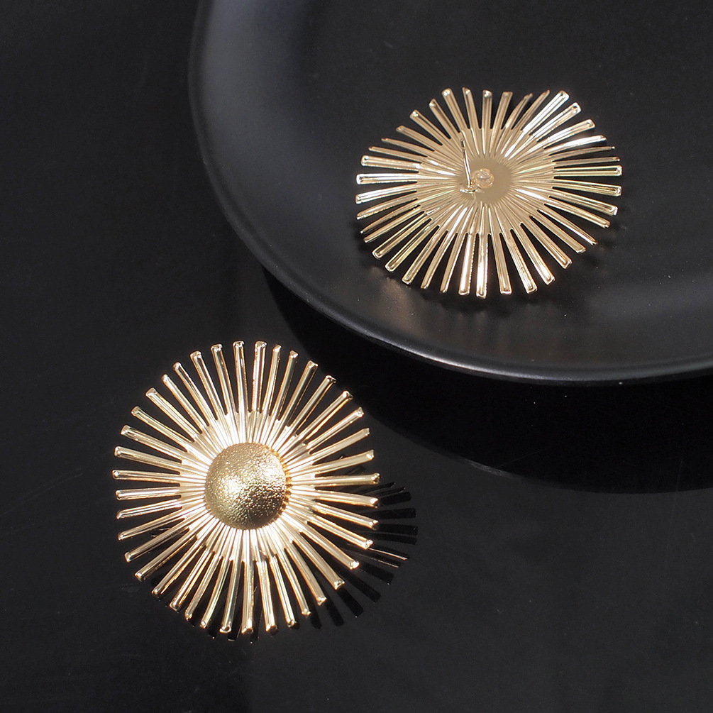 Women's Geometric Sunflower Earrings Metal Large Stud Earrings Golden Large Earrings Golden Creative Jewelry