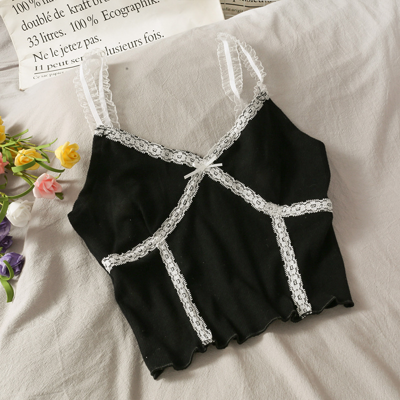 Short Camisole With Lace Stitching