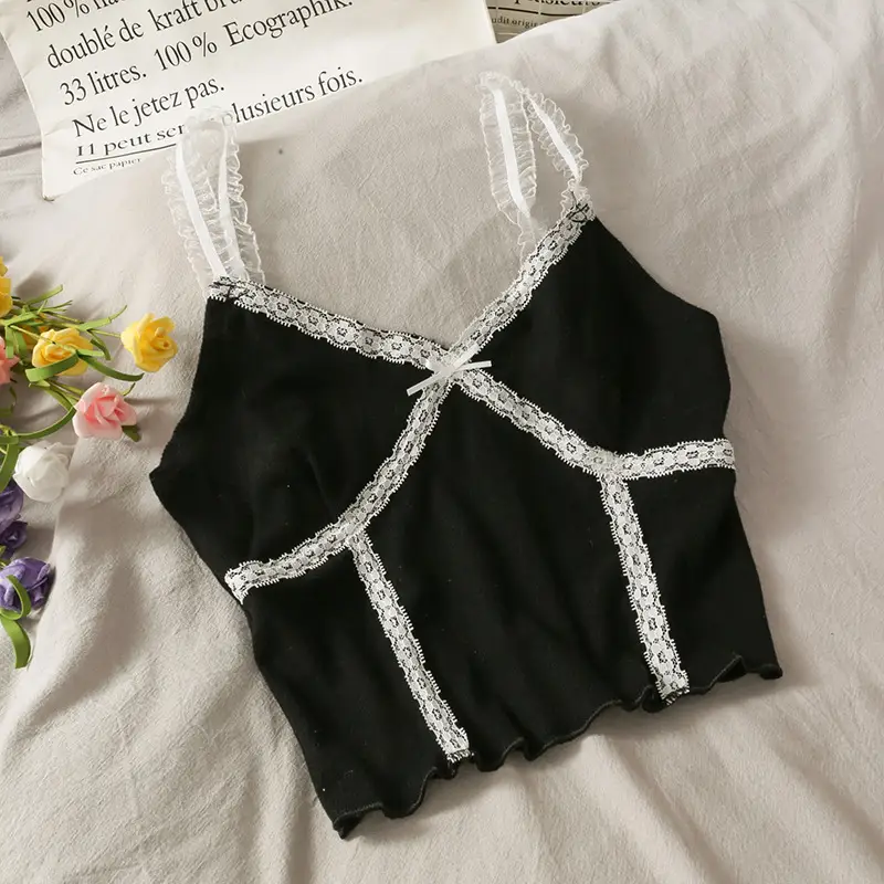 Short Camisole With Lace Stitching