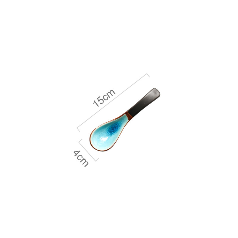 Round and curved soup spoon