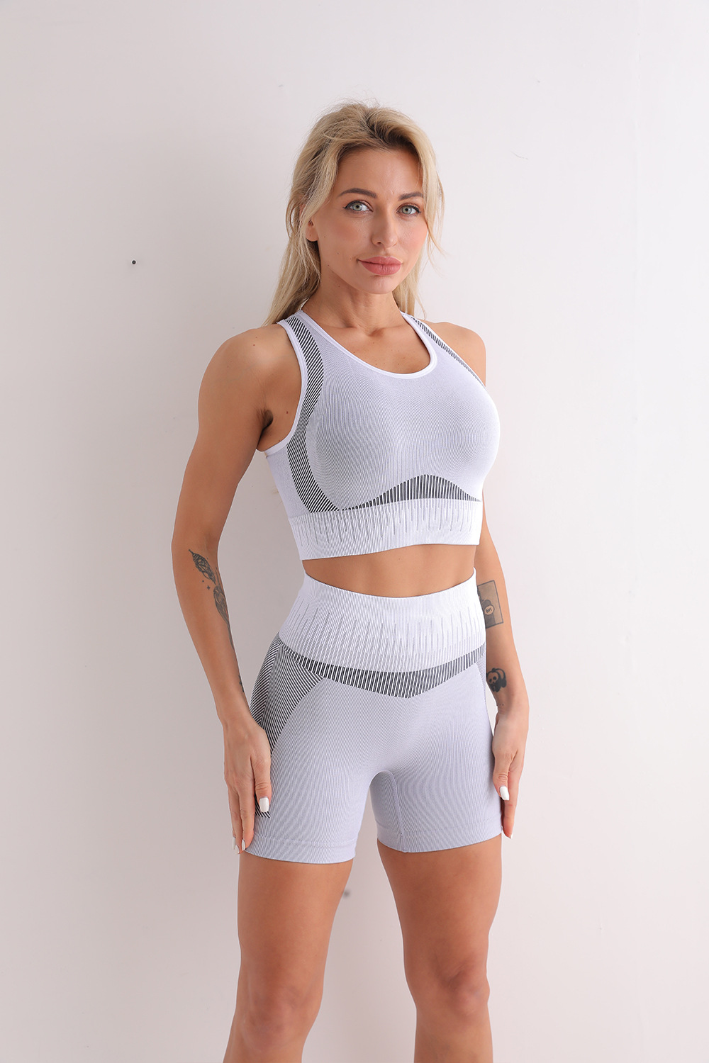 Two-Piece Seamless Quick-Drying Bra And Shorts