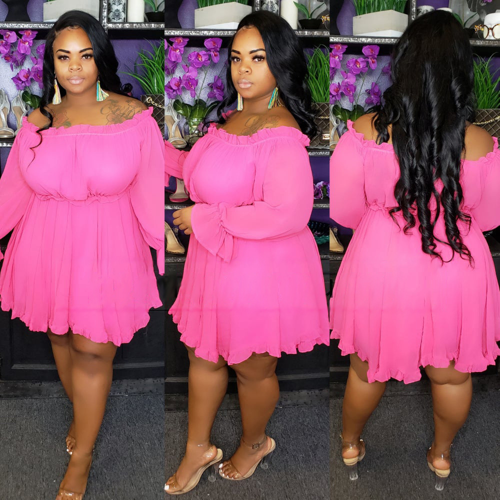 A Waist Dress With Flounce Sleeves Wrapped Around Shoulders