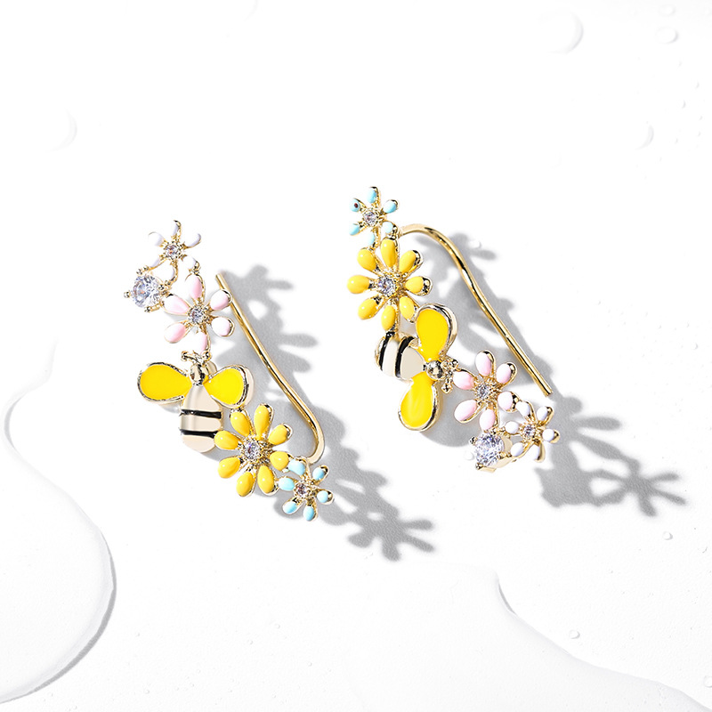 Small Flower Bee Creative Earrings