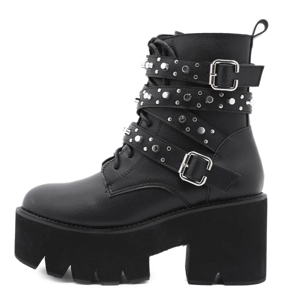Lace-up Women's Boots With Platform Rivets - Black