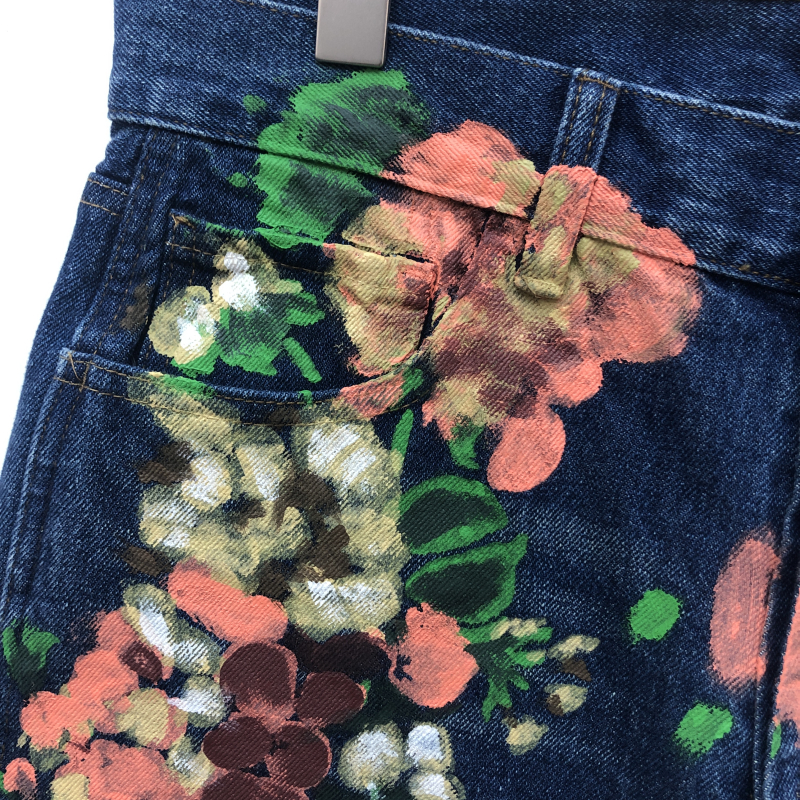 Title 5, Tide Handbemalte Graffiti-Blumen Jeans — Einzig...