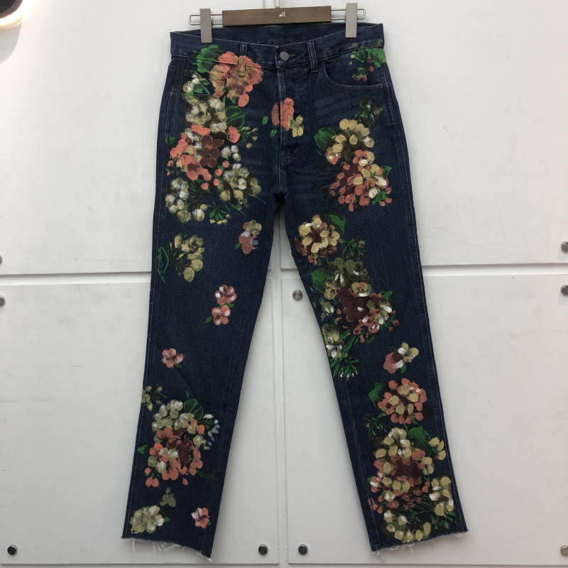 Title 1, Tide Handbemalte Graffiti-Blumen Jeans — Einzig...