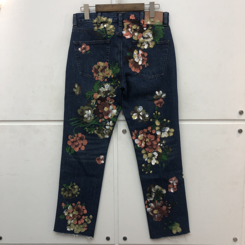 Title 2, Tide Handbemalte Graffiti-Blumen Jeans — Einzig...