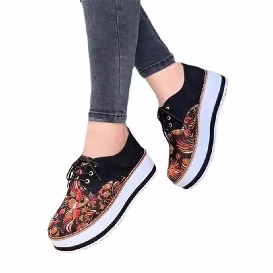 Four Seasons Flower Lace Round Toe Shoes