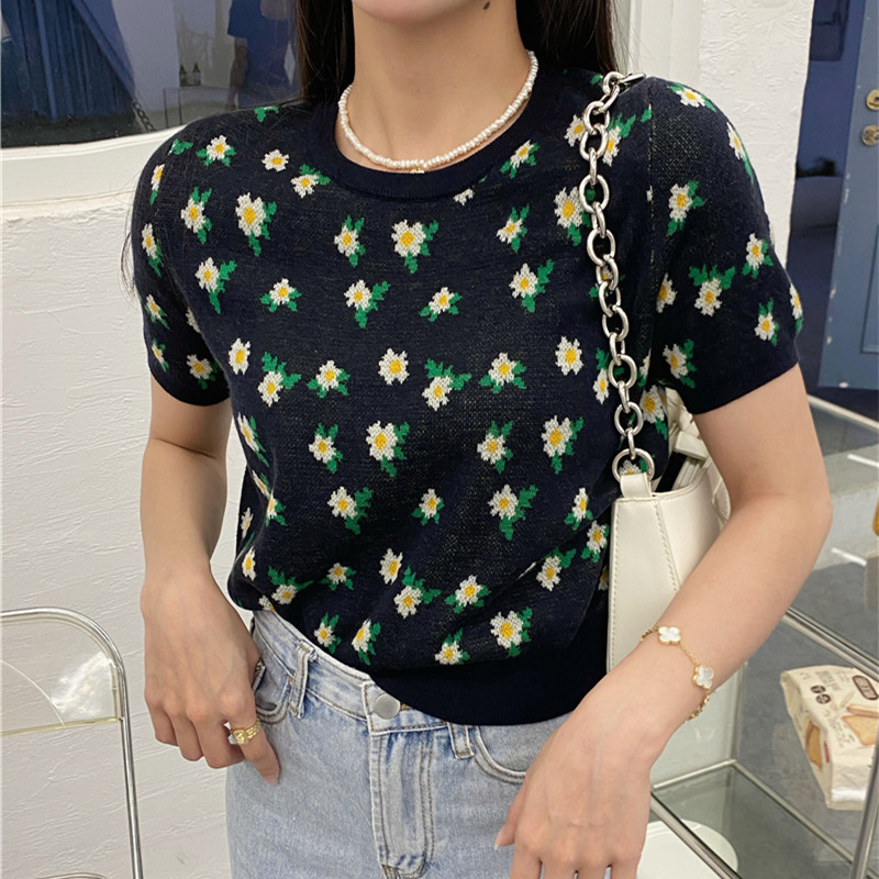 Title 2, Round Neck Small Floral Knit Short-Sleeved T-Shirt