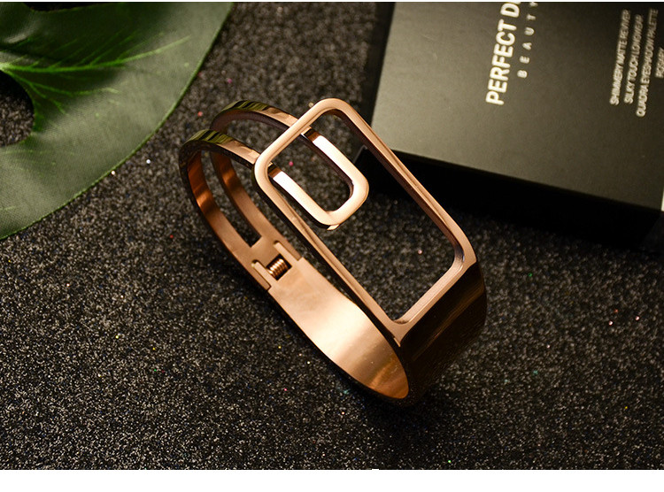 European And American Fan Exaggerated Fashion All-Match Stainless Steel  Spring Bracelet Plated 18Ck Real Gold Does Not Fade