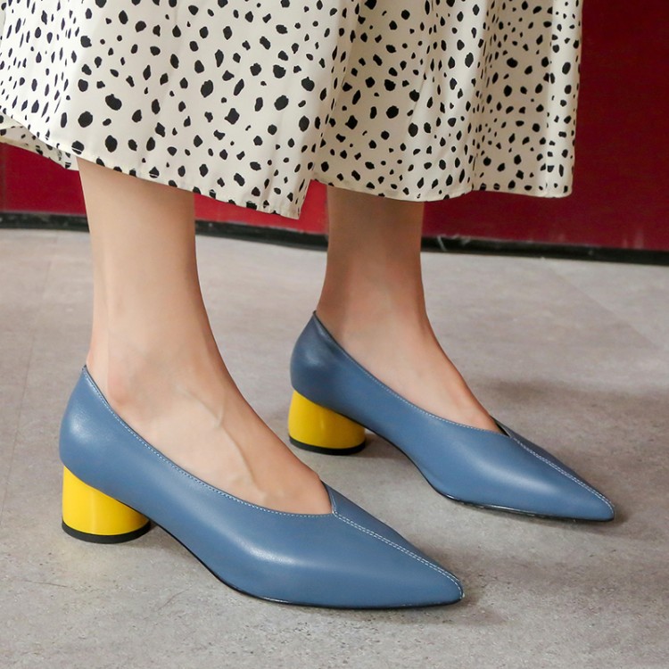 Cowhide Single Shoes, Small Pointed Toe V-Neck Flat Thick Heel French Grandma Shoes