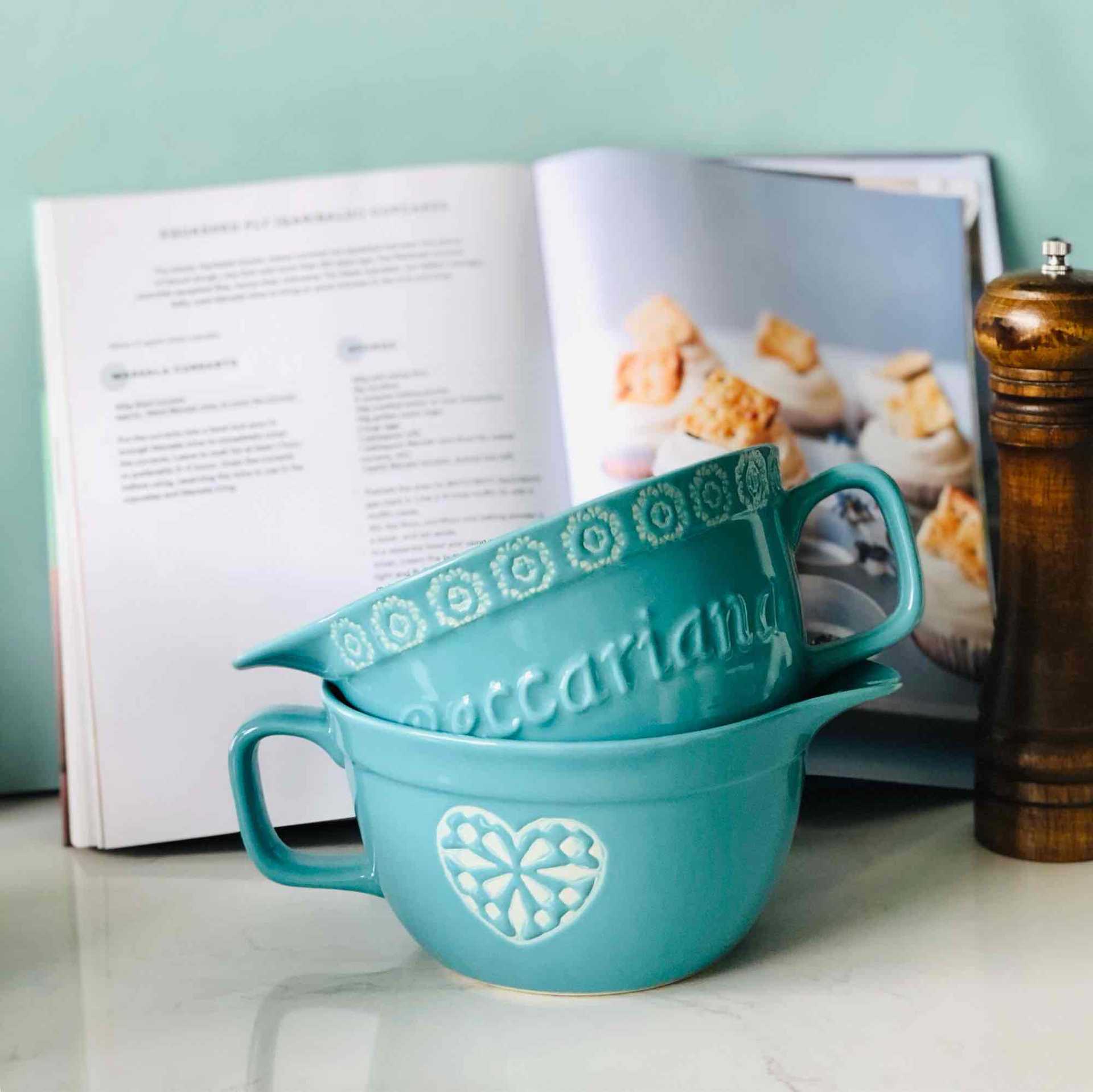 وعاء تصريف أزرق بحجم البحيرة بنقشة ريترو أمريكية وفم حاد