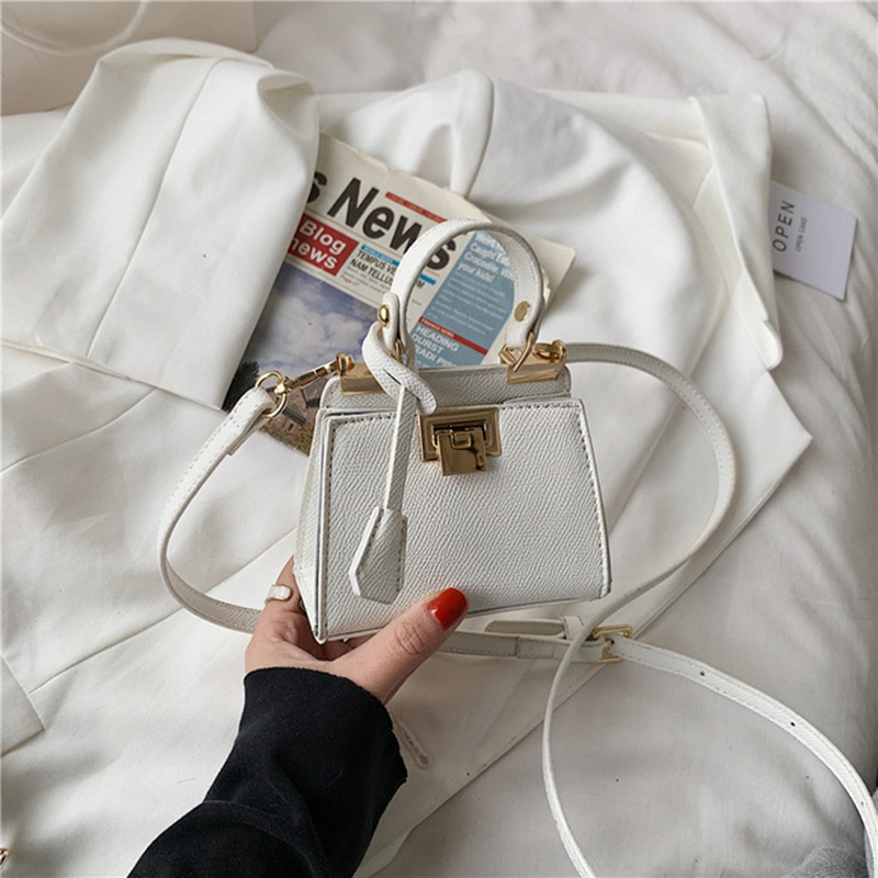 The New Korean Version Of The Mini Small Female Bag Buckle Lock Tide Net Celebrity Oceanic Messenger Bag Single-Shoulder Small Square Bag