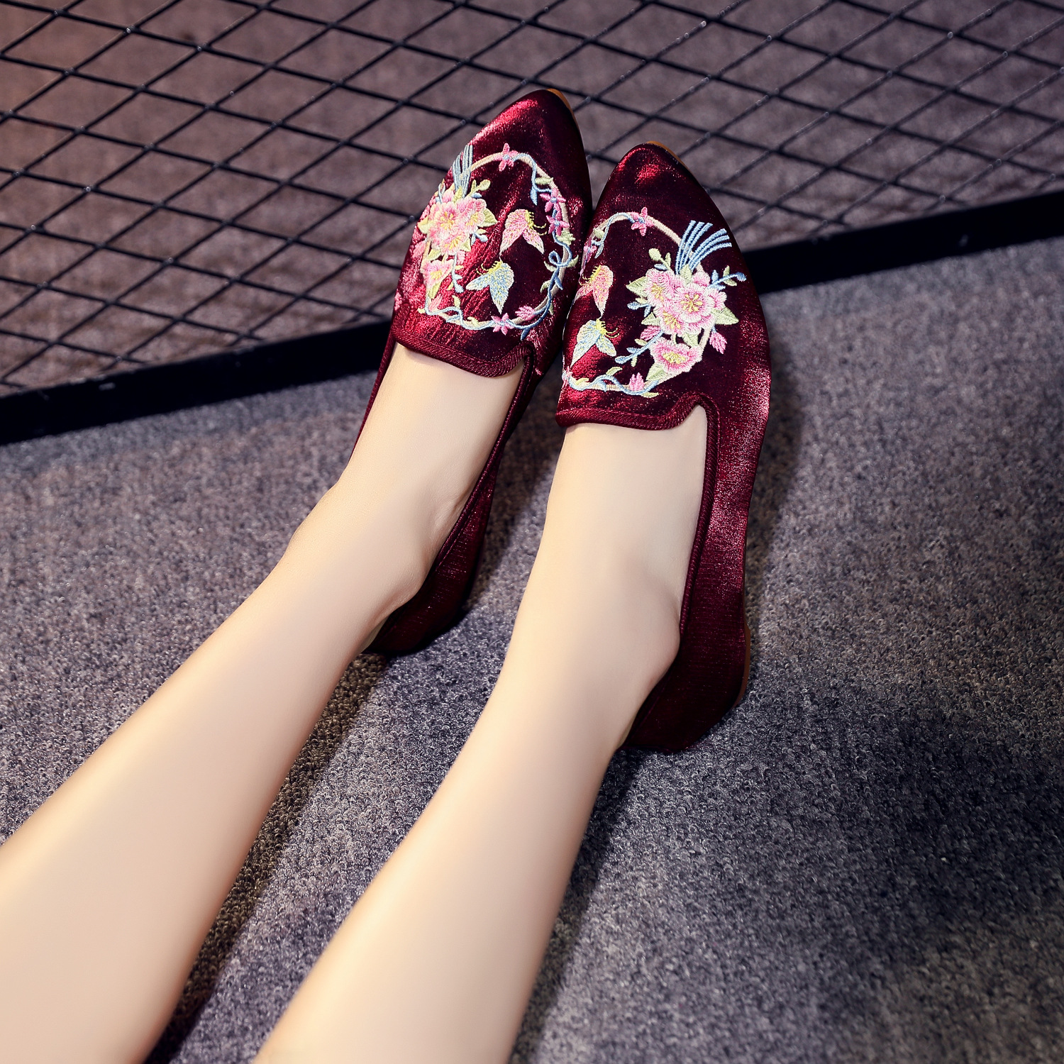 Vintage Pointed Toe Low-Heel Embroidered Cloth Shoes