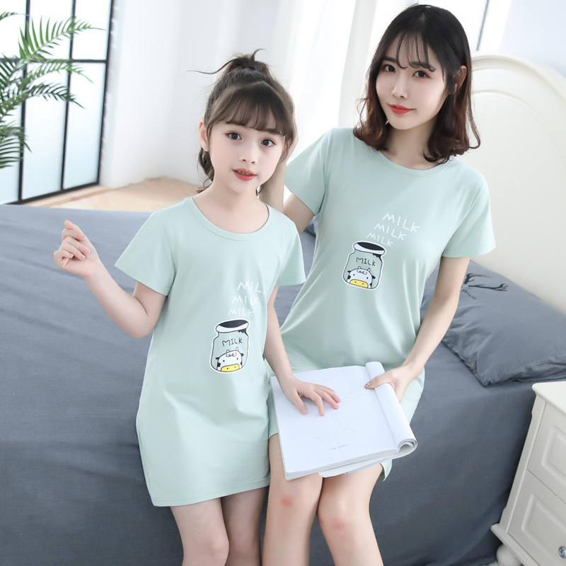 In Summer, Girl'S Short Sleeved Nightgown Is Worn By Mother, Child And Daughter