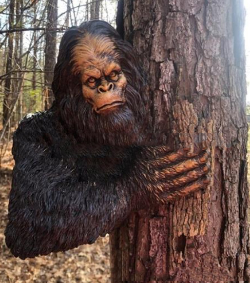 Bigfoot Tree Hugger Statue Sasquatch Yard Garden Decor Outdoor Resin Gift