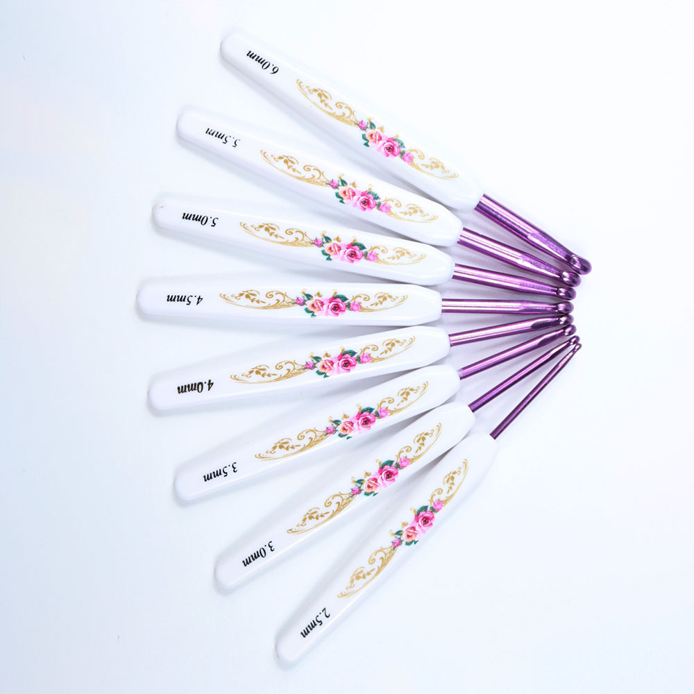 A set of 8pink crochet hooks