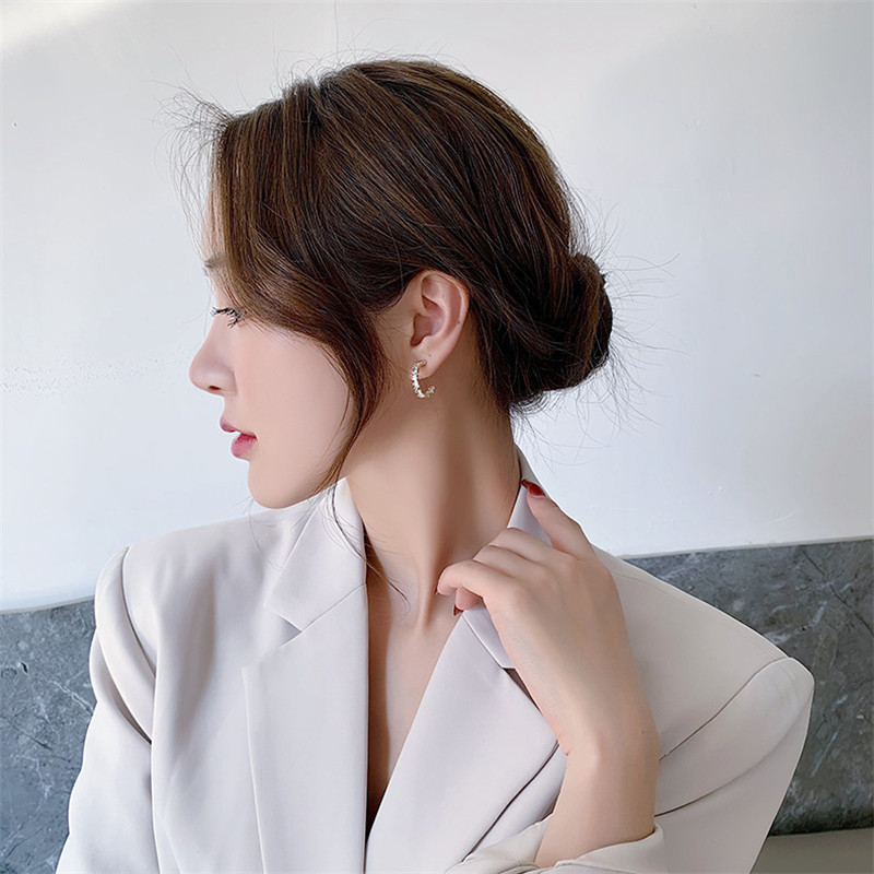 Retro Irregular Flashing Diamond Earrings Elegant Personality Pop Earrings