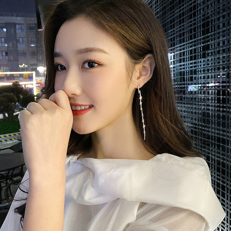 Metallic Face Thin And Long Earrings Femininity