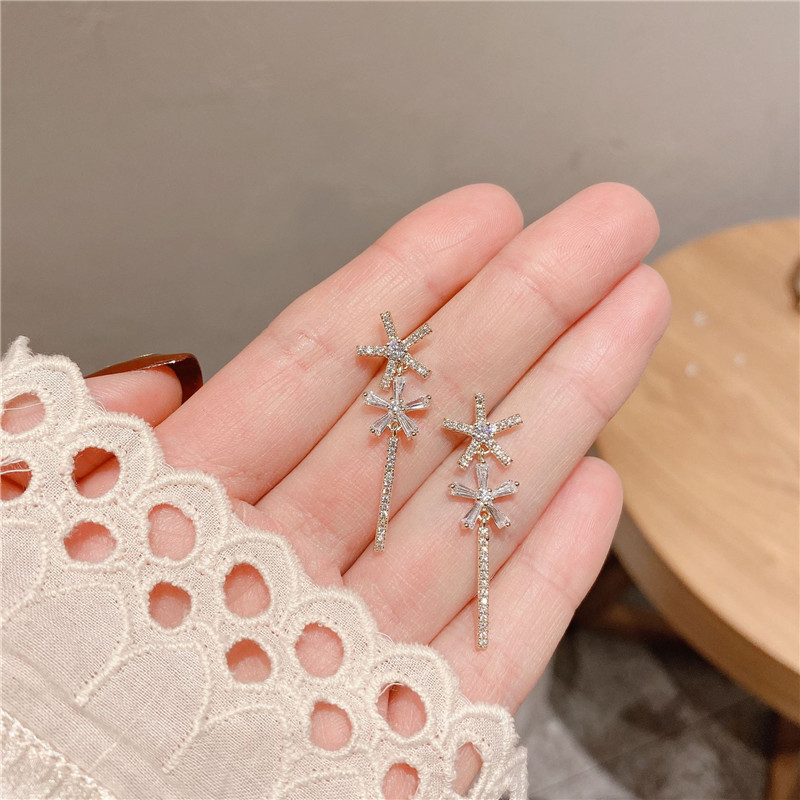 Fashion Design Zircon Flower Earrings