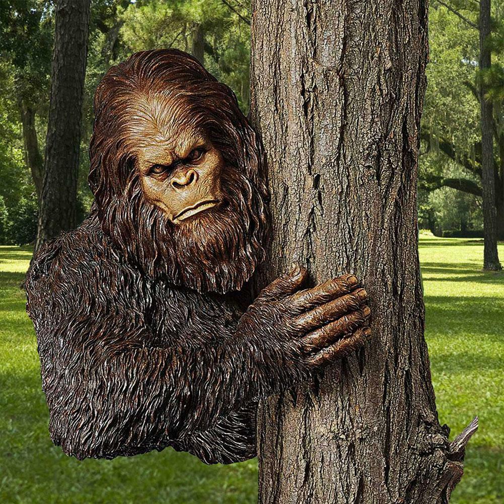Bigfoot Gorilla King Kong Tree Carving Hug Tree Shy Resin Pendant Garden Outdoor Trunk Decoration