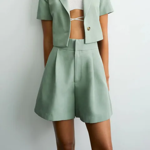 Versatile Women's Spring