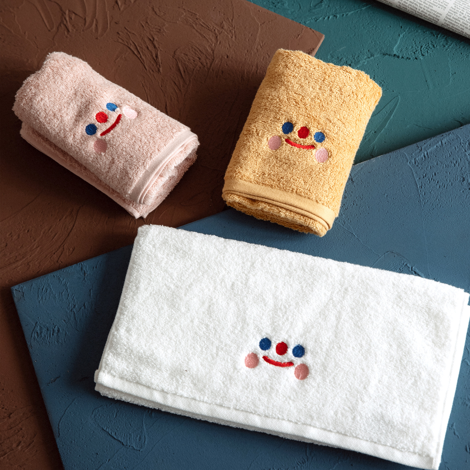 Korean Cute Smiley Embroidered Towel — image 1
