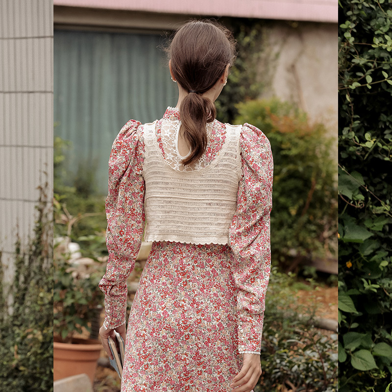 Watercolor Neverland Knitted Hollow Embroidered Vest