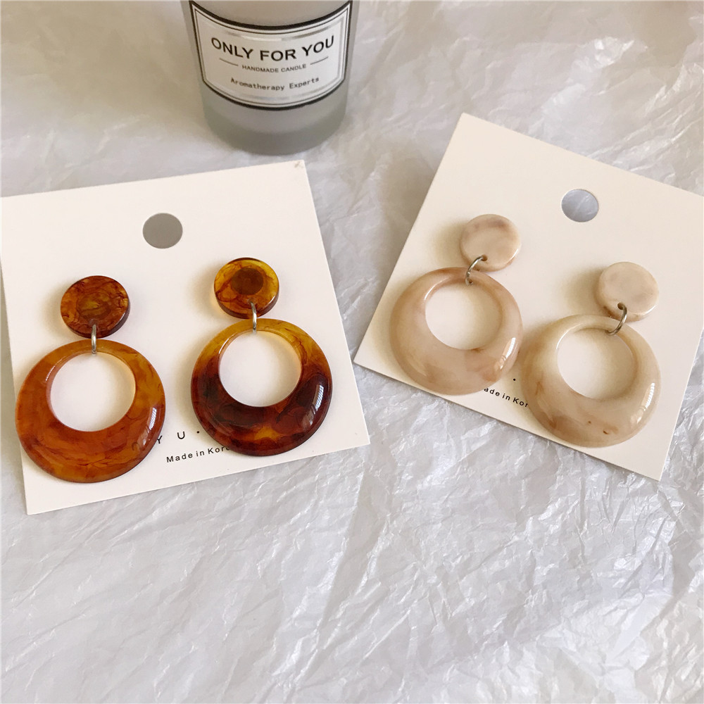 Niche Retro Figure 8 Amber Brown Flower White Cold Wind Resin Temperament Earrings