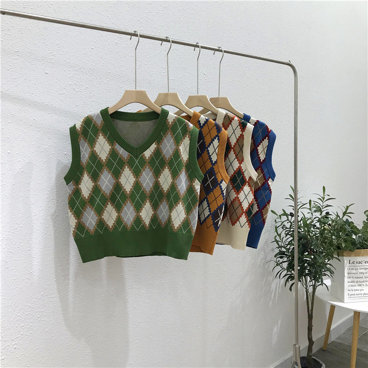 Korean Version Of The Early Autumn V-Neck College Style, Good For The Opening Season Of The School Season