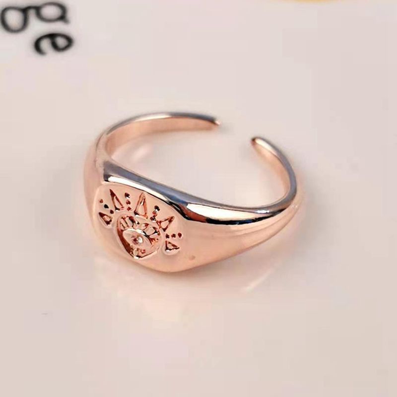 Ring With Zircon Blue Eye Seal Pattern