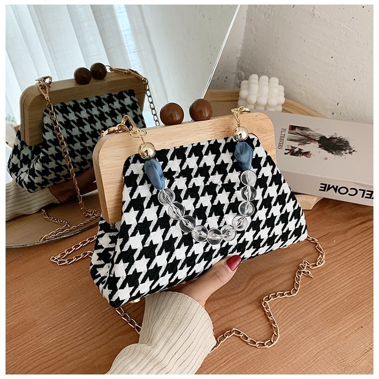 Retro Wooden Clip Beaded Portable Diagonal Bag