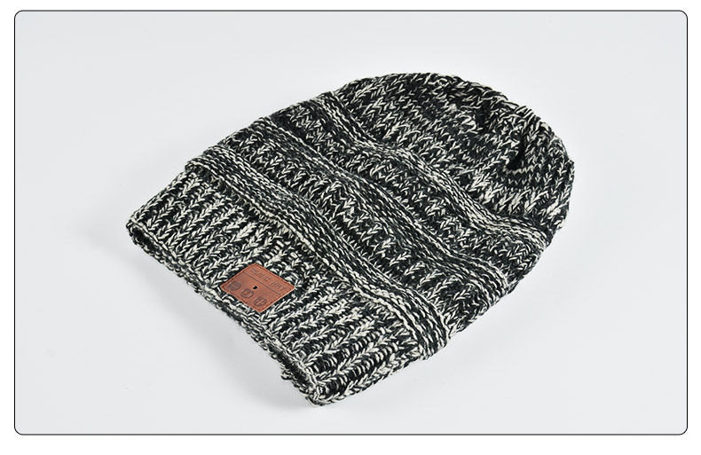 Women's Bluetooth Beanie - Warm Knitted Winter Hat