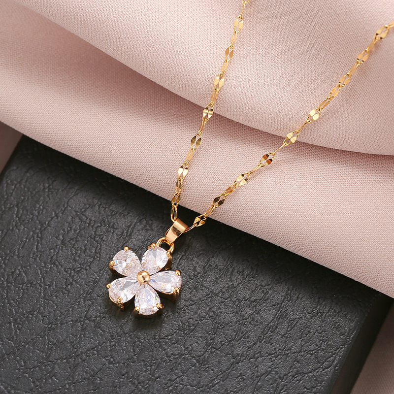 18k Gold Luxury Net Red Cherry Blossom Clavicle Chain