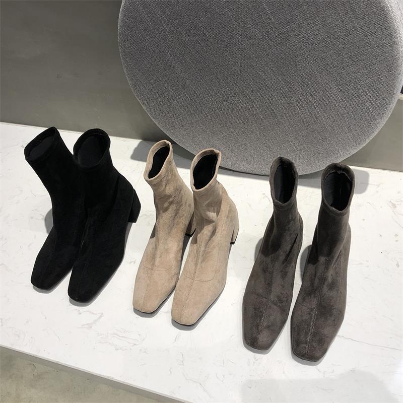 جزمة بكعب مربع وربيط مرن