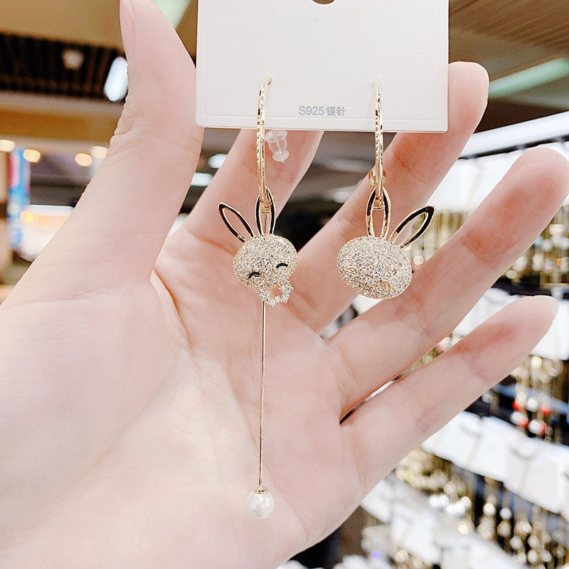 The New Asymmetrical Bunny Earrings Fashion Temperament Personality Micro-Inlaid Earrings High-End Long Tassel Earrings