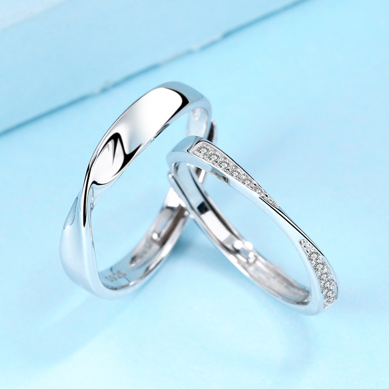 Mobius Ring Men's And Women's Korean Version Of Simple Diamonds