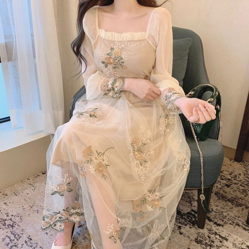 Elegant Square Collar Pattern Embroidery Mesh Stitching Design, Waist Slimming