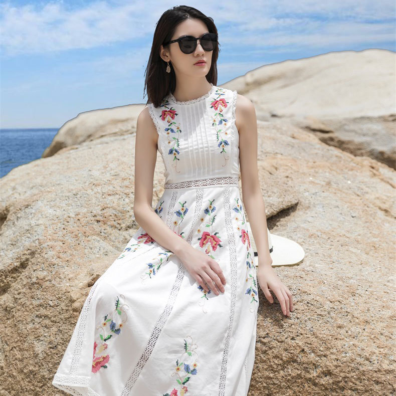 Summer Women's Retro Ethnic Temperament White Embroidered Sleeveless Dress