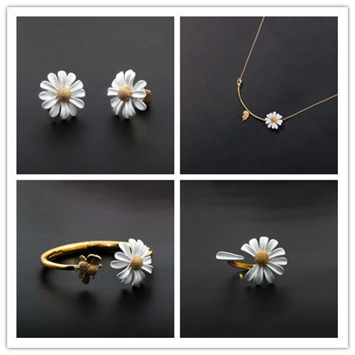 Design Sense Daisy Earrings Necklace Female Clavicle Chain Temperament Wild Net Red Earrings