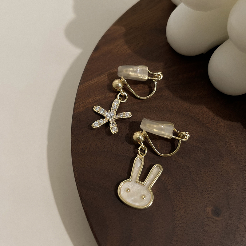 Cute Asymmetric Bunny Earrings Niche Ear Clip