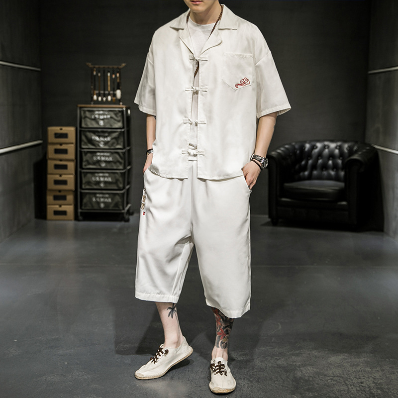 طقم تيشيرت بأكمام قصيرة وياقة قميص بزر قرصي من القطن والكتان