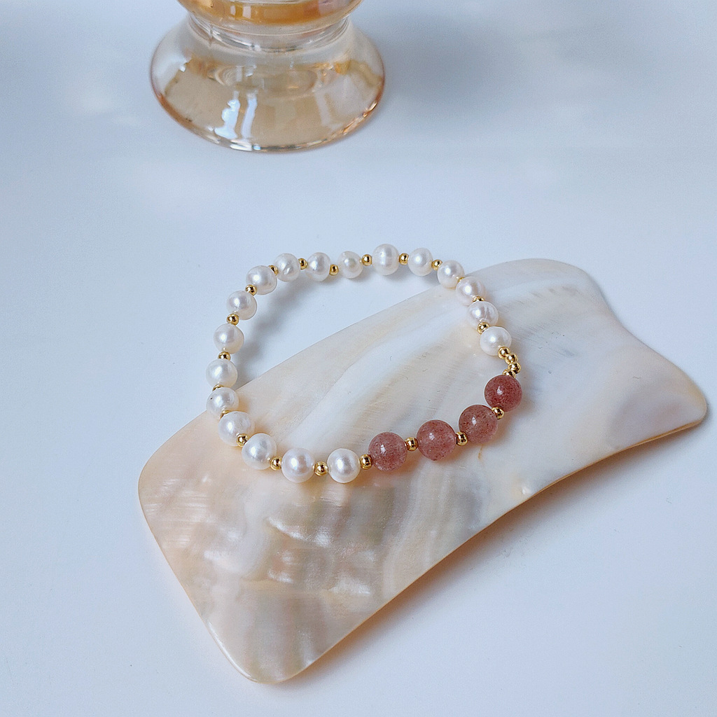 Bright Eyes Natural Freshwater Pearl Strawberry Crystal Wild Elastic Line Adjustable Bracelet