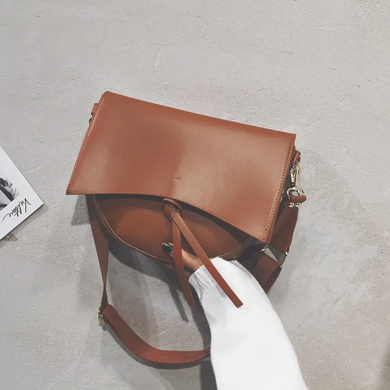 Picture in Cheek Retro Broadband One-shoulder Messenger Bag