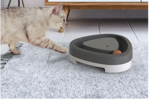 Pet Cat Self-hey Toy Smart Funny Cat Triangle Turntable