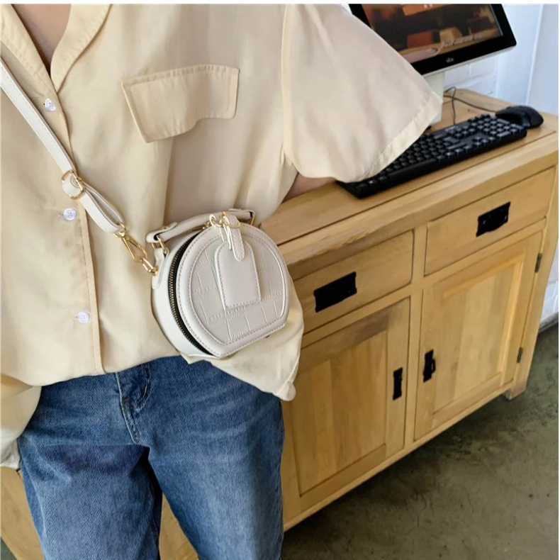 Design Of The Small Group Of Multi-Purpose Cross Bag