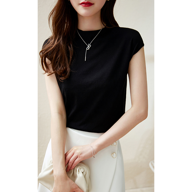 Title 4, Black Round Neck Sleeveless Pullover Sweater