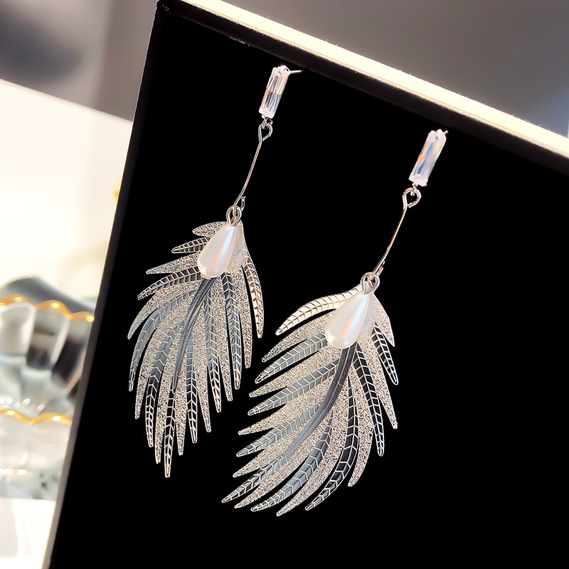 Leaves Hollowed Out Pearl Earrings Women''s New Korean Temperament