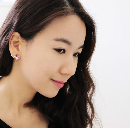 Korean Version Of The New Earrings OL Temperament Five-leaf Flower Floret Crystal Rhinestone Pearl Earrings Earrings