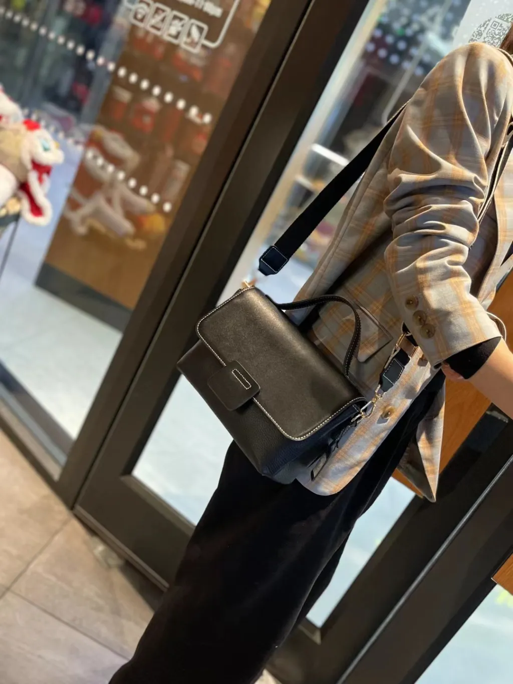Leather Handbags New Style Single-shoulder Messenger Bag - Black